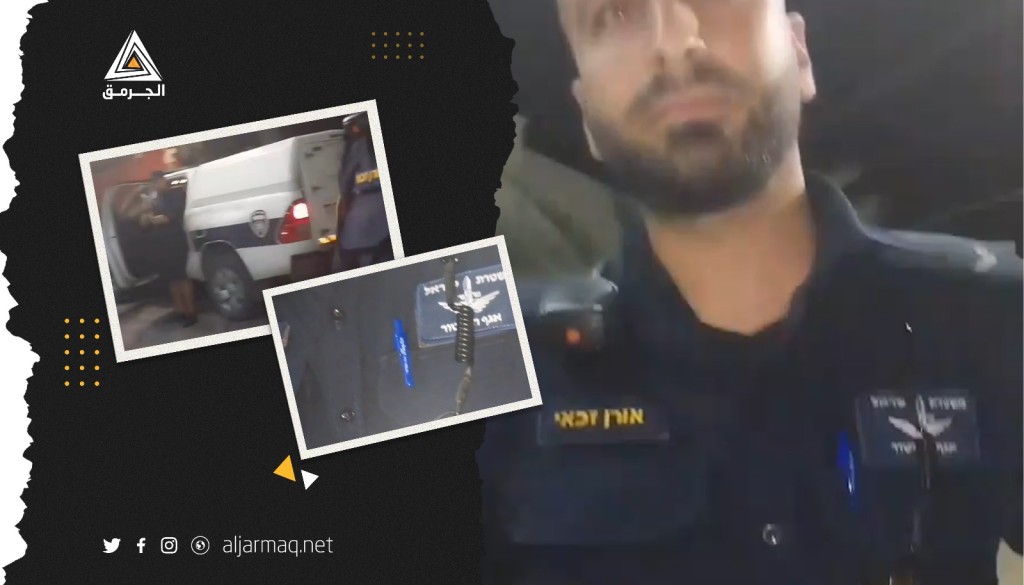 مستوطن إسرائيلي يؤدي صلوات في ساحة المسجد القديم في المشهد بحماية الشرطة الإسرائيلية