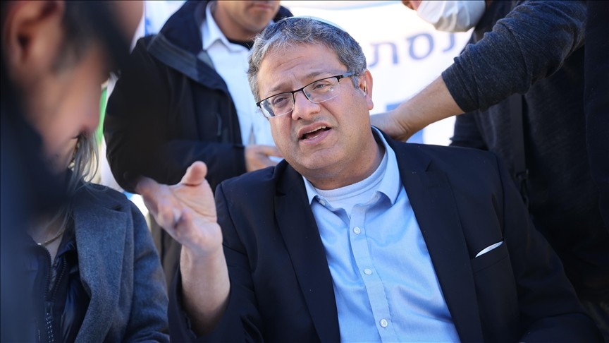 "يشكل عبئًا على الحكومة"..مقربون من نتنياهو يصفون بن غفير بالصبياني لهذه الأسباب