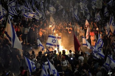 منظمو التظاهرات الإسرائيلية يهاجمون نتنياهو ويدعون للتظاهر بأكثر من 50 موقعًا