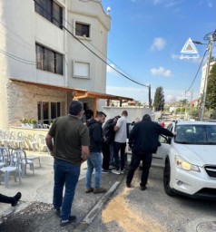 الشرطة الإسرائيلية تقتحم بيت عزاء وليد دقة وتنفذ اعتقالات