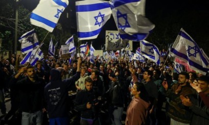 عائلات المحتجزين الإسرائيليين  ومحتجون آخرون يتظاهرون  للمطالبة بإبرام صفقة