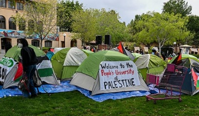 جامعة كولومبيا تبدأ بفصل عدد من طلبتها المعتصمين داخل الجامعة دعمًا لفلسطين