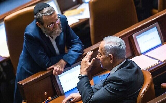 أزمة جديدة تواجه حكومة نتنياهو..غافني يهدد بالاستقالة من منصبه لهذه الأسباب