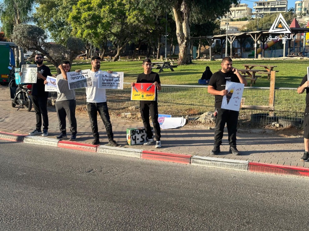فلسطينيون يتظاهرون في كفر قاسم للمطالبة بوقف الحرب على قطاع غزة