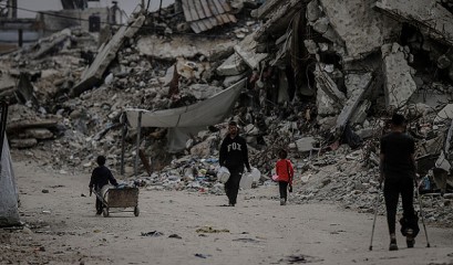 لم تسمح بدخولها بعد..."إسرائيل" تسعى لتغيير طريقة "توزيع المساعدات" في غزة