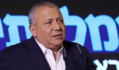ما مستقبل أيزنكوت السياسي بعد انسحابه من "المعسكر الرسمي"؟  وهل سيتزعم المعارضة الإسرائيلية مقابل تنحية لابيد وغانتس؟