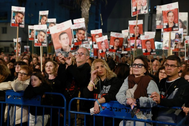 نشر صورة لأحد المحتجزين الإسرائيليين في غزة يثير جدلاً في إسرائيل